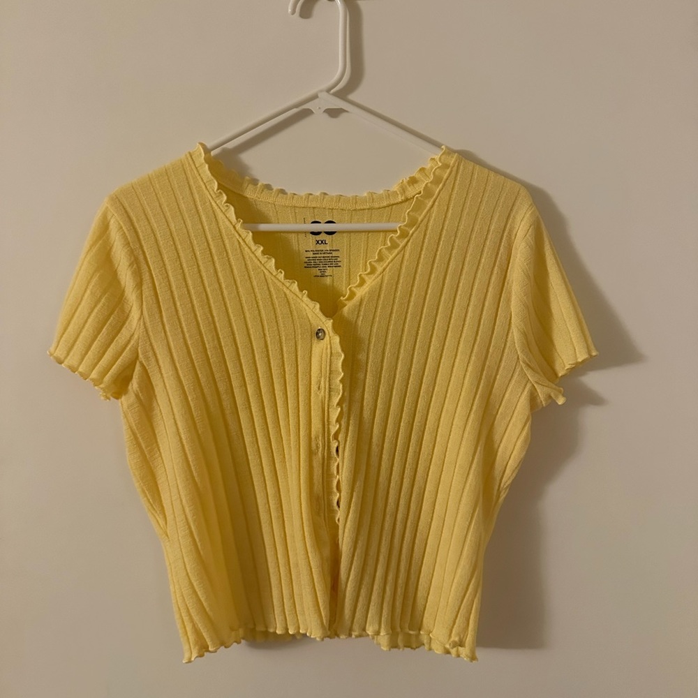 So yellow XXl shortsleeve top/cardigan